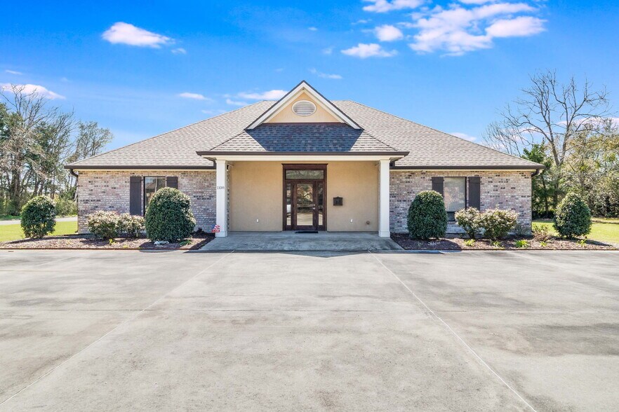 1108 E Dale St, New Iberia, LA à vendre - Photo de l’immeuble – Image 1 sur 15