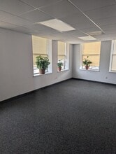 14805 Detroit Ave, Lakewood, OH à louer Photo intérieure– Image 1 sur 9