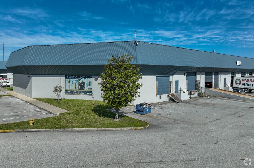 4669 L B McLeod Rd, Orlando, FL à louer - Photo de l’immeuble – Image 3 sur 6
