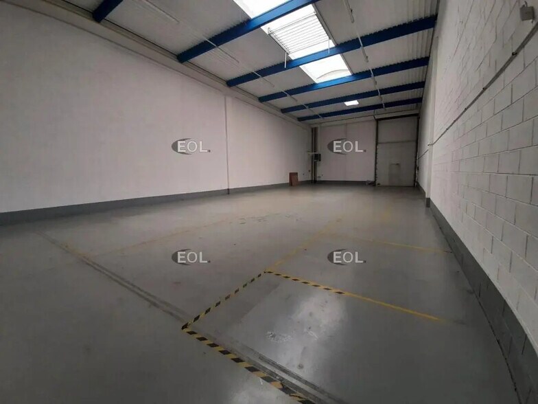 Local d’activités dans Bonneuil-sur-Marne à louer - Photo de l’immeuble – Image 3 sur 11