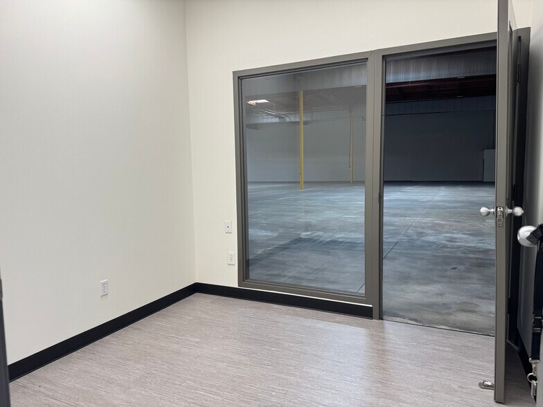 15050-15066 Shoemaker Ave, Santa Fe Springs, CA à louer - Photo de l’immeuble – Image 3 sur 11