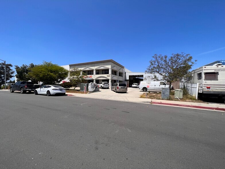 8585 Miramar Pl, San Diego, CA à vendre - Photo de l’immeuble – Image 2 sur 8