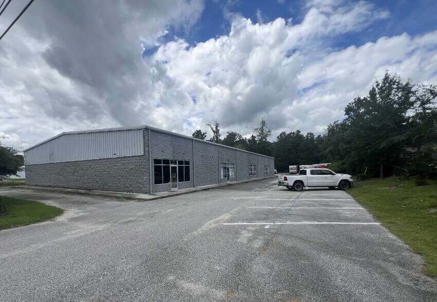3792 Ladson Rd, Ladson, SC à louer - Photo de l’immeuble – Image 3 sur 8
