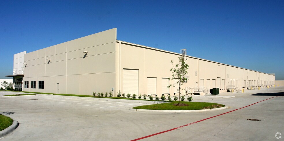 1444 N Cockrell Hill Rd, Dallas, TX à louer - Photo de l’immeuble – Image 2 sur 6