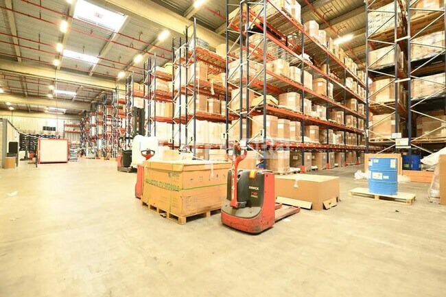 Plus de détails pour Bureau, Industriel/Logistique à louer