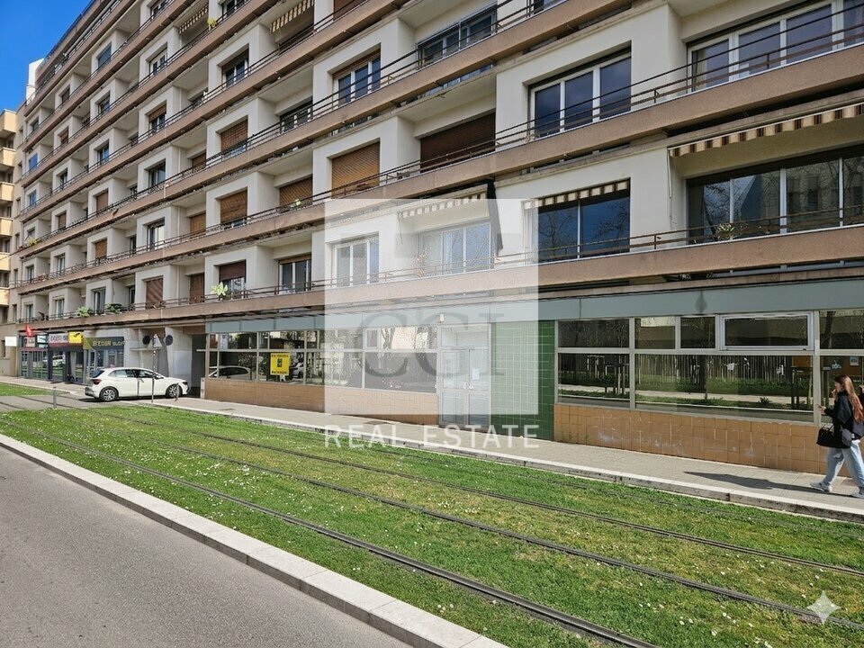 Local commercial dans Grenoble à louer Photo de l’immeuble– Image 1 sur 12