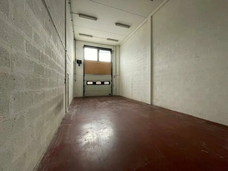 Local d’activités dans Saint-Quentin-Fallavier à louer - Photo intérieure – Image 1 sur 11