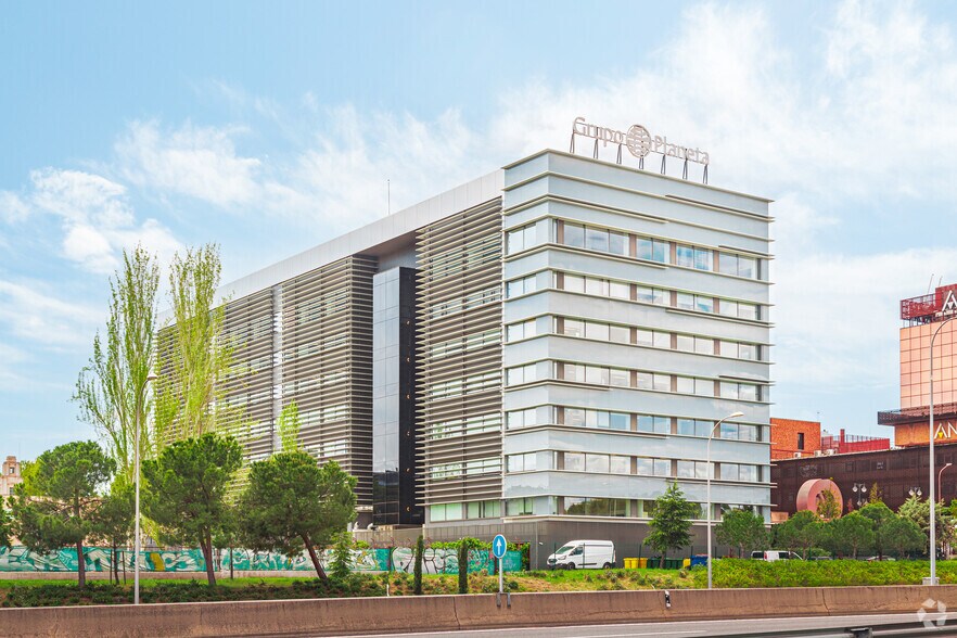 Calle de Juan Ignacio Luca de Tena, 17, Madrid, Madrid à louer - Photo de l’immeuble – Image 1 sur 11