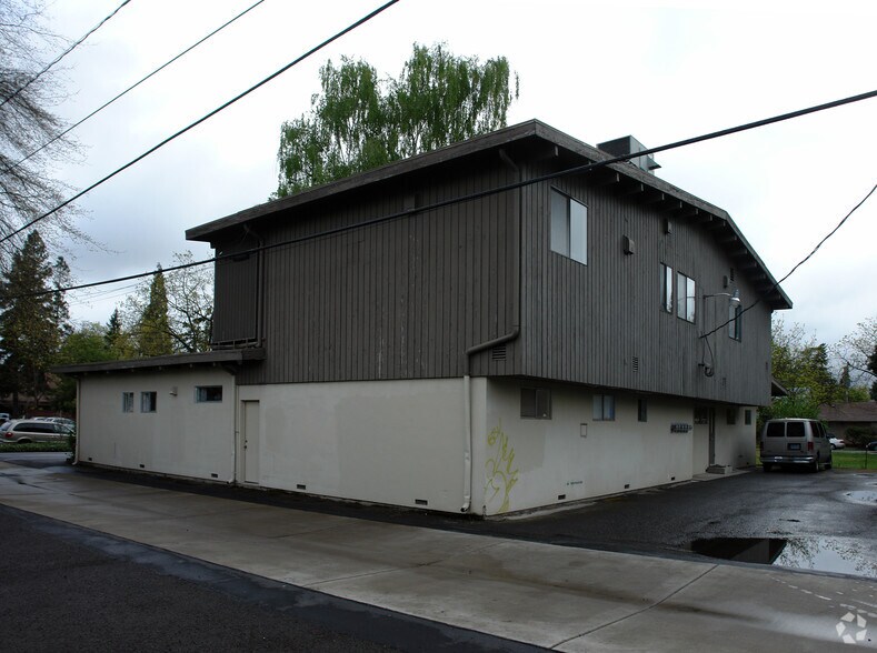 260 E 15th Ave, Eugene, OR à louer - Photo de l’immeuble – Image 2 sur 3