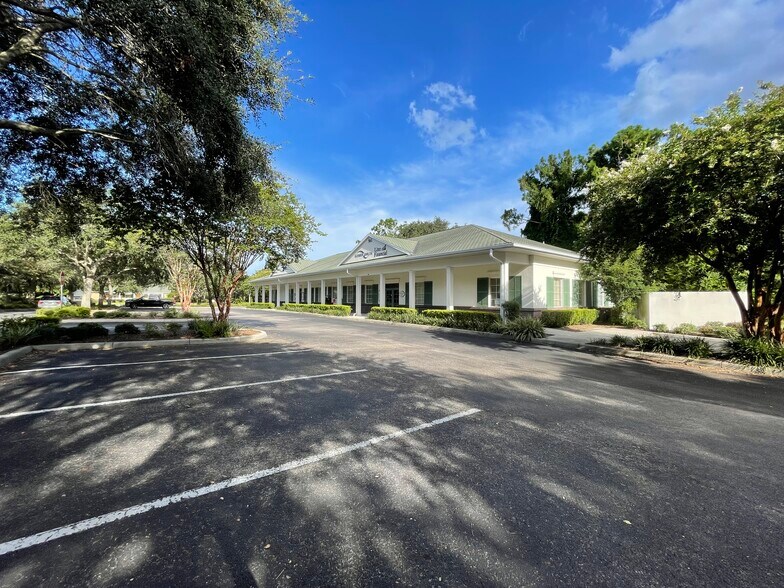 561 Fieldcrest Dr, The Villages, FL à louer - Photo de l’immeuble – Image 3 sur 13