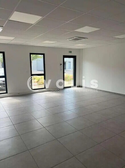 55 Rue Emile Zola, Décines-Charpieu à louer - Photo de l’immeuble – Image 3 sur 8