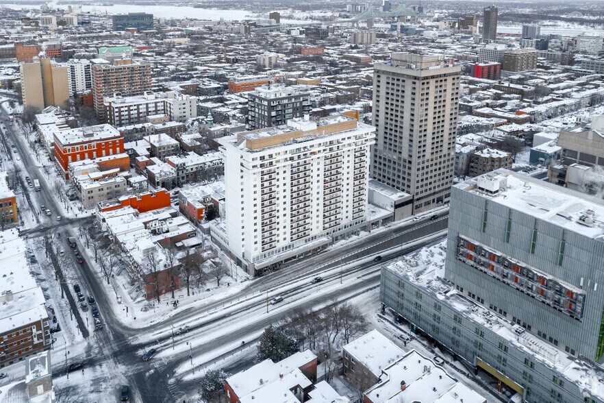 3555 Rue Berri, Montréal, QC à louer - Photo de l’immeuble – Image 2 sur 17