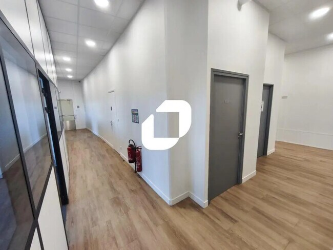 Plus de détails pour Bureau à vendre