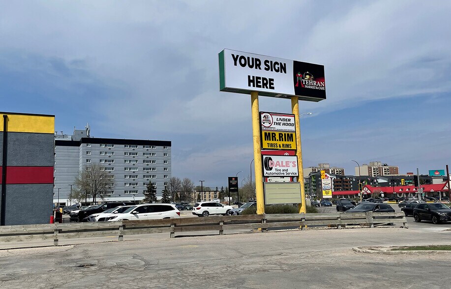 1875 Pembina Hwy, Winnipeg, MB à louer - Photo de l’immeuble – Image 3 sur 8