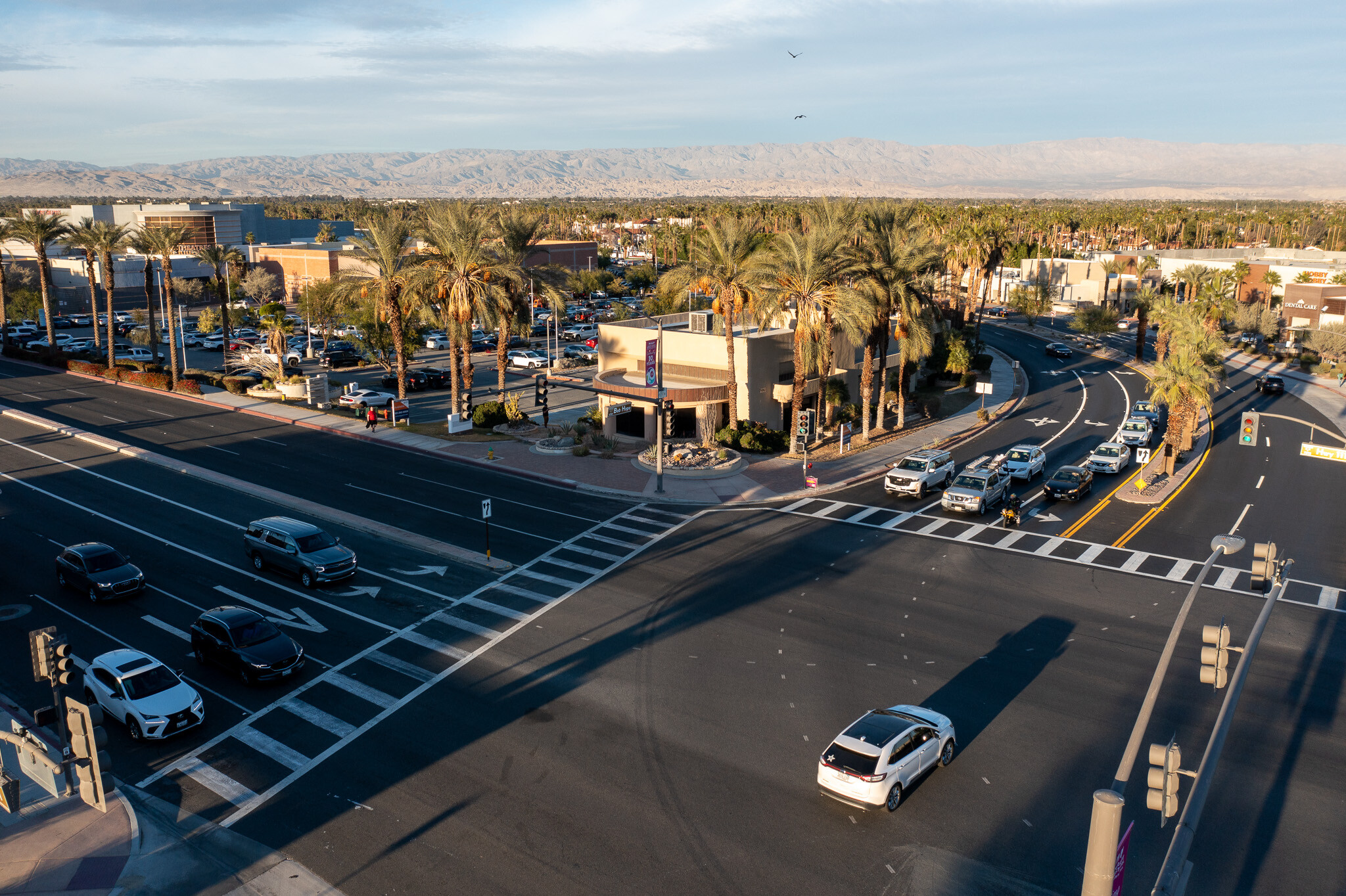 71950 Hwy 111, Rancho Mirage, CA à louer Photo de l’immeuble– Image 1 sur 16