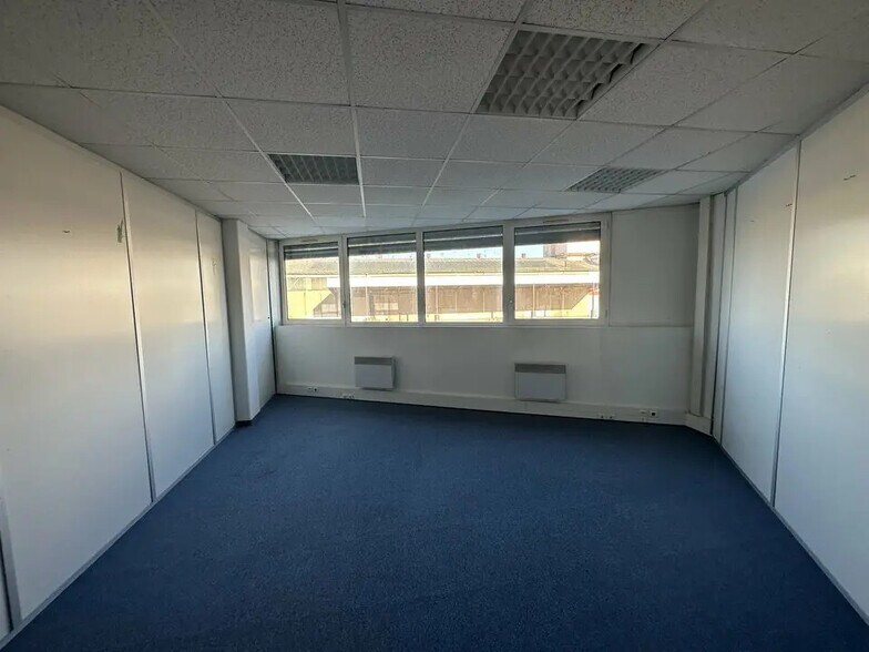 Bureau dans Strasbourg à vendre - Photo de l’immeuble – Image 3 sur 11