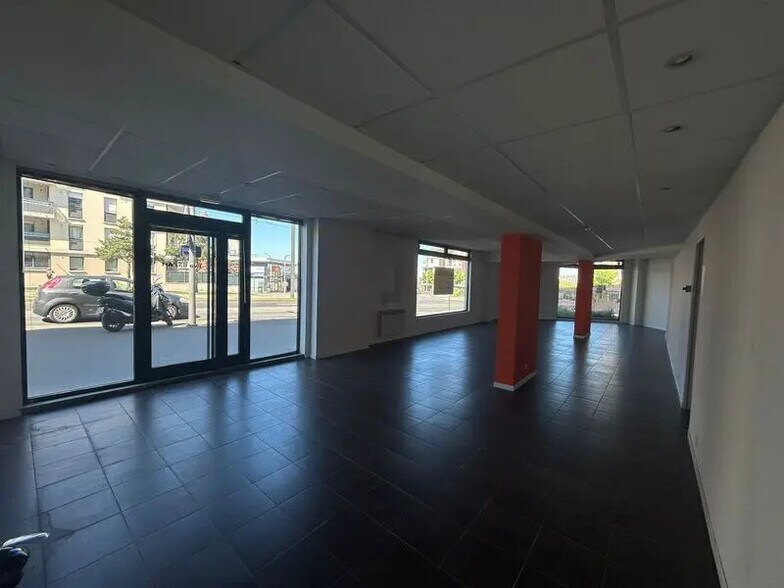 Local commercial dans Châtillon à vendre - Photo de l’immeuble – Image 3 sur 22