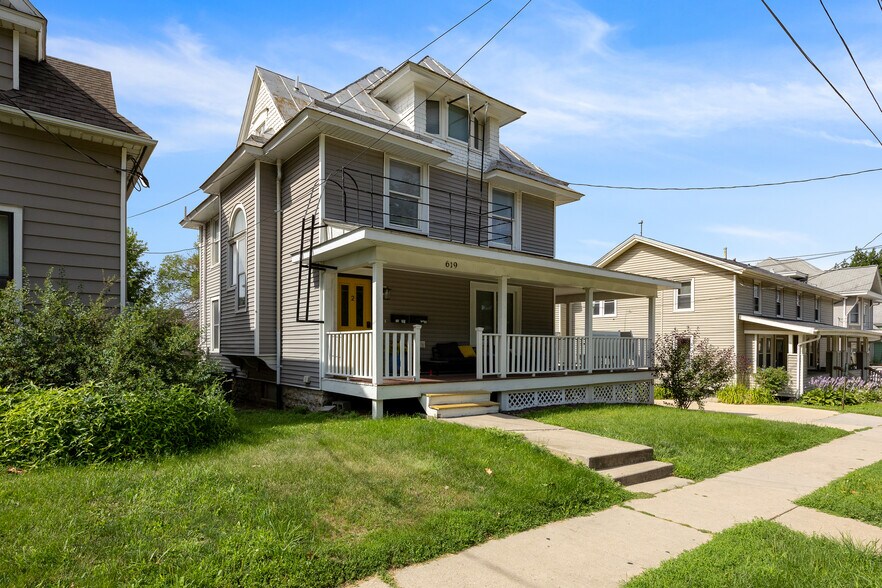 619 E Burlington St, Iowa City, IA à vendre - Photo de l’immeuble – Image 1 sur 6