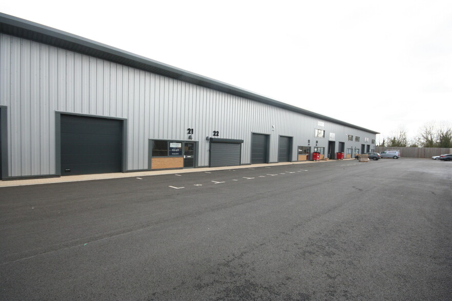 Commerce Close, Westbury à louer - Photo de l’immeuble – Image 1 sur 1