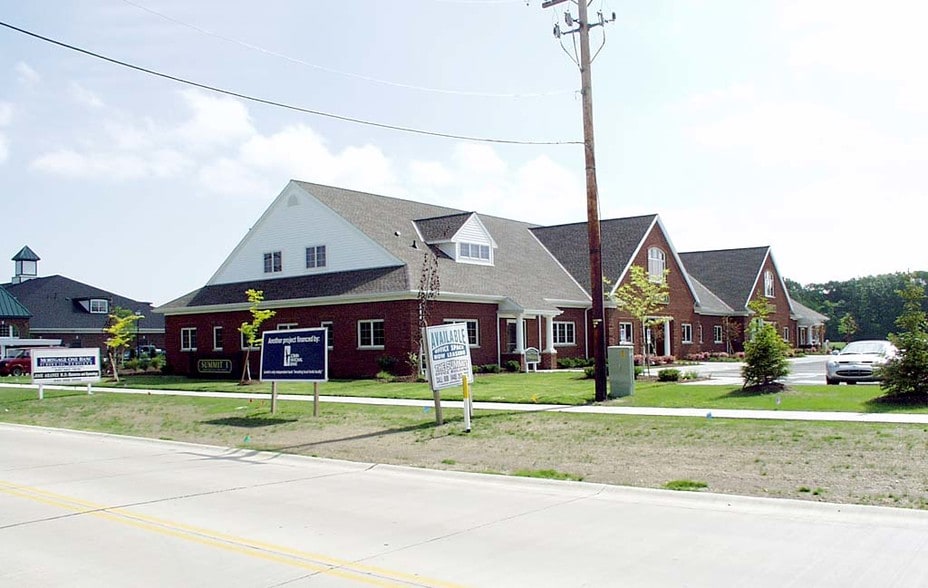 6155 Park Sq, Lorain, OH à vendre - Photo de l’immeuble – Image 3 sur 21