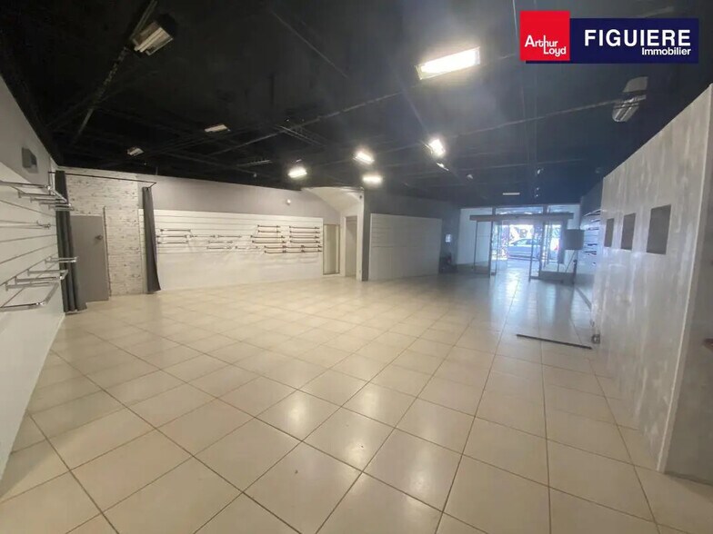 Local commercial dans Salon-de-Provence à louer - Photo de l’immeuble – Image 1 sur 17