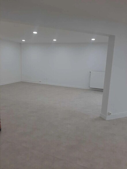 Bureau dans Nanterre à louer - Photo de l’immeuble – Image 3 sur 6