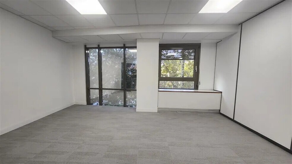 Bureau dans La Garenne-Colombes à louer - Photo de l’immeuble – Image 1 sur 6