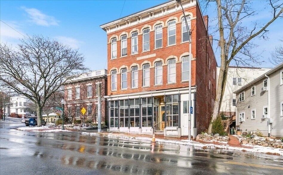 11 Elm St, Amesbury, MA à louer - Photo de l’immeuble – Image 2 sur 12