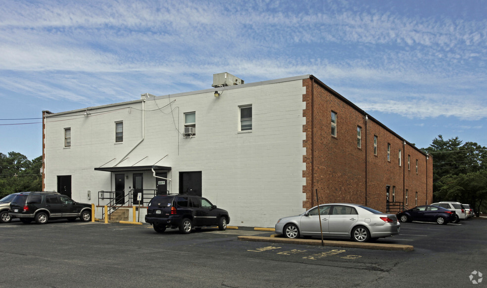 2211 Dickens Rd, Richmond, VA à louer - Photo de l’immeuble – Image 3 sur 11