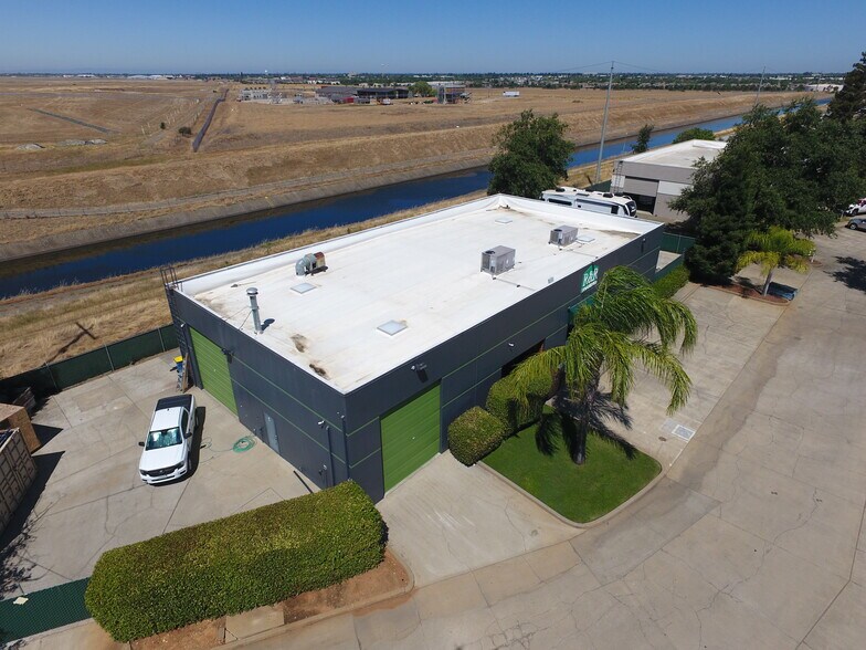 3666 Omec Cir, Rancho Cordova, CA à vendre - Photo de l’immeuble – Image 1 sur 2