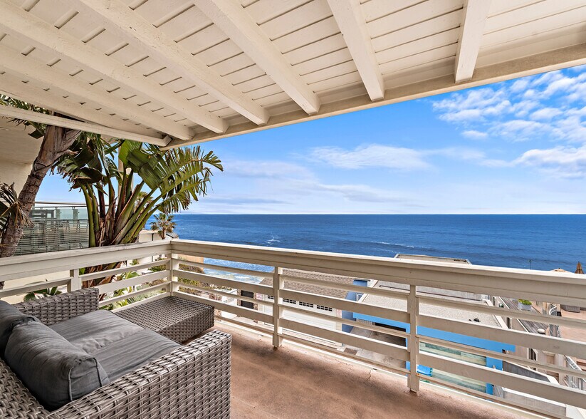 689 Sleepy Hollow Ln, Laguna Beach, CA à vendre - Photo de l’immeuble – Image 2 sur 10