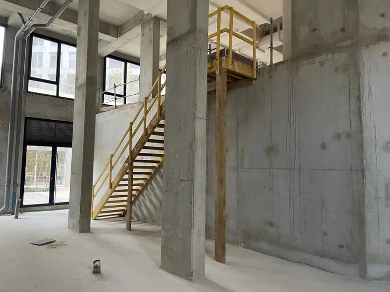 Local d’activités dans Paris à louer - Photo de l’immeuble – Image 3 sur 7