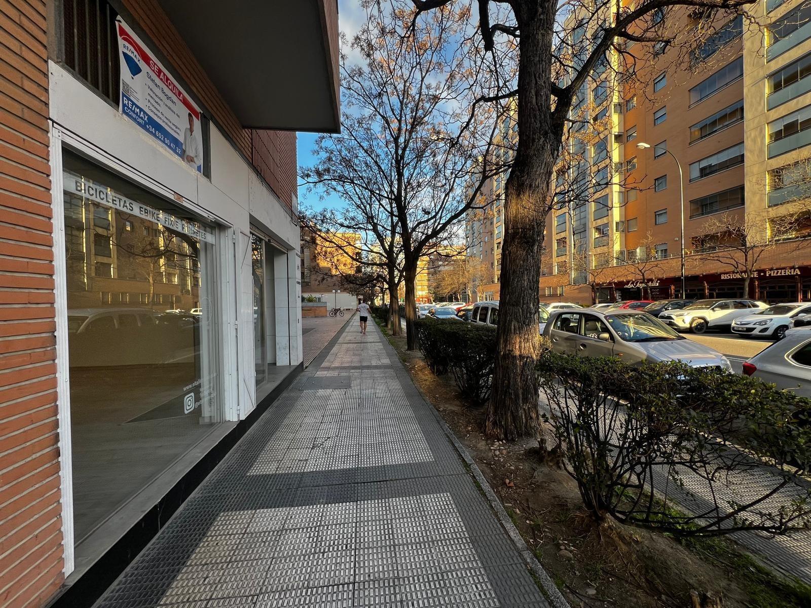 Local commercial dans Zaragoza, Zaragoza à louer Photo de l’immeuble– Image 1 sur 26