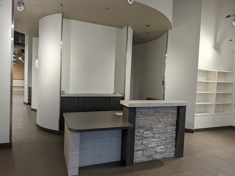 8888 NW Country Hills Blvd, Calgary, AB à louer - Photo intérieure – Image 2 sur 12
