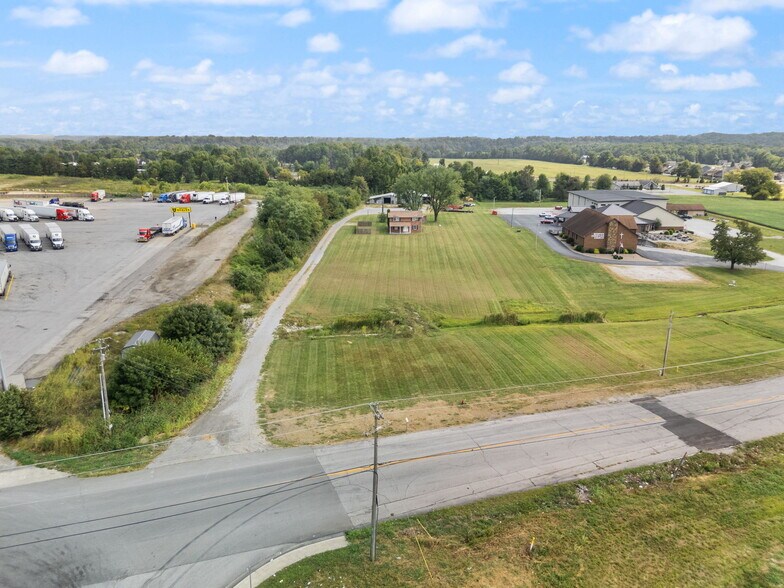 13517 Blue Lick Rd, Memphis, IN à vendre - Photo de l’immeuble – Image 3 sur 35