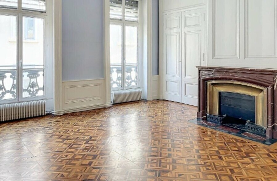 Immeuble residentiel dans Lyon à vendre - Photo intérieure – Image 1 sur 8