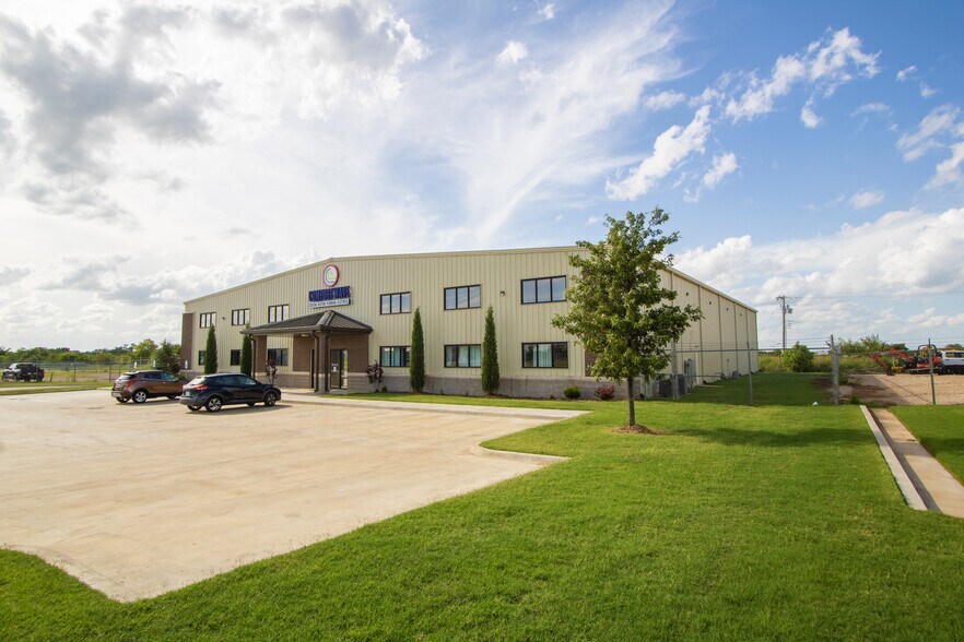 7313 SW 67th St, Oklahoma City, OK à louer - Photo de l’immeuble – Image 3 sur 4