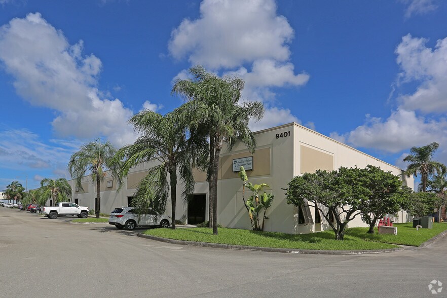 9401 NW 106th St, Medley, FL à louer - Photo de l’immeuble – Image 2 sur 9