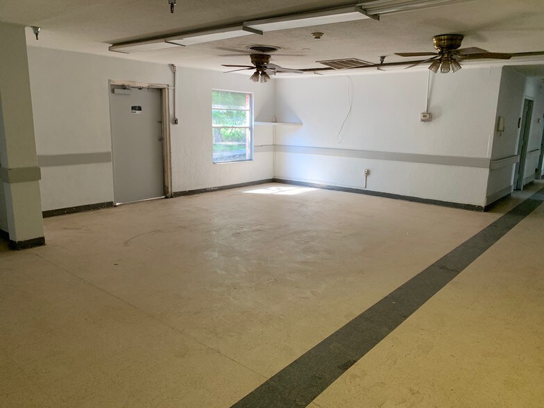 209 W Hackberry Ave, McAllen, TX à louer - Photo intérieure – Image 3 sur 7