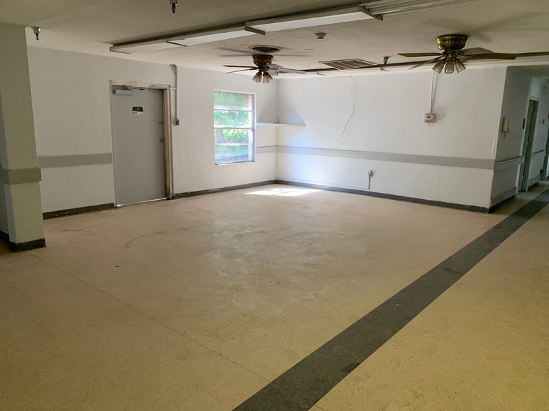 209 W Hackberry Ave, McAllen, TX à louer - Photo intérieure – Image 3 sur 7