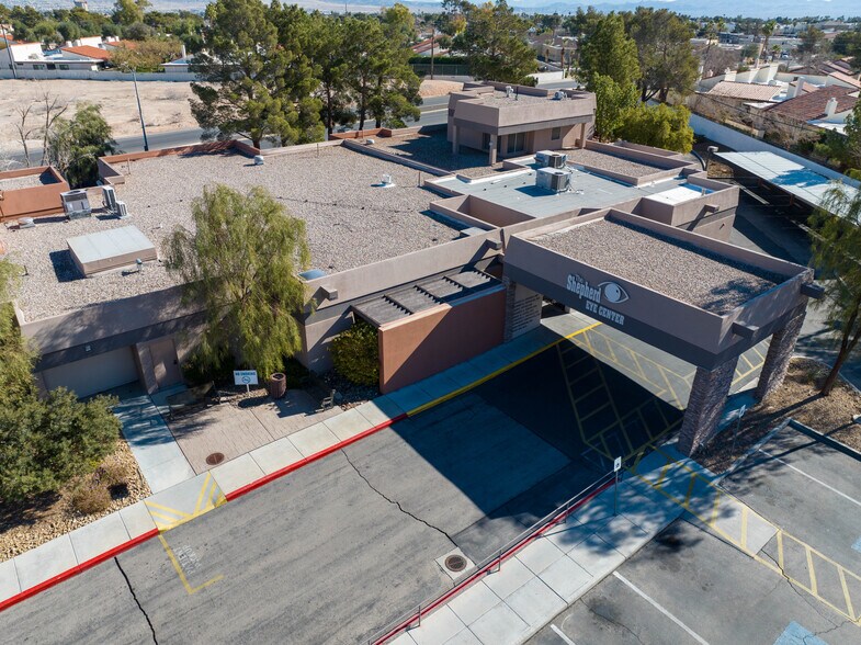 3575 Pecos Mcleod Rd, Las Vegas, NV à vendre - Photo de l’immeuble – Image 1 sur 32