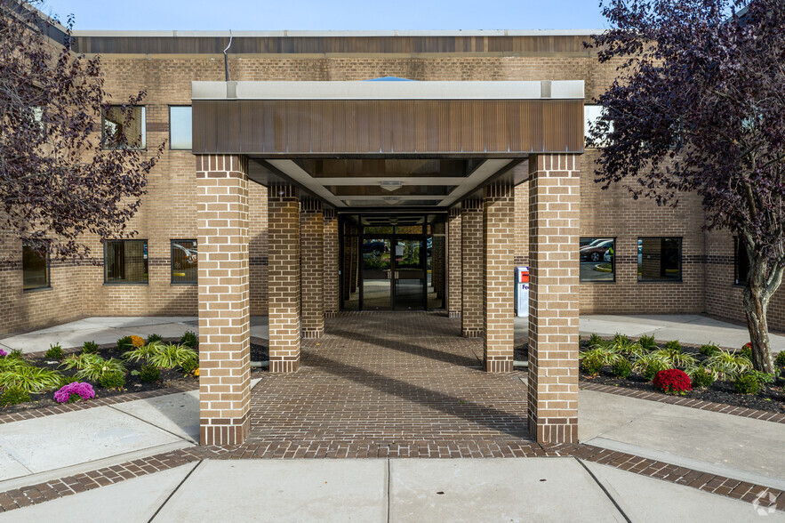 106 Apple St, Tinton Falls, NJ à louer - Photo de l’immeuble – Image 3 sur 22