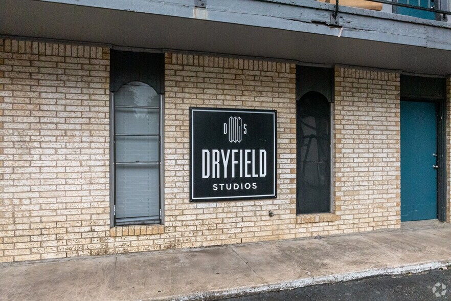 8501 Dryfield Dr, Austin, TX à vendre - Photo de l’immeuble – Image 3 sur 21