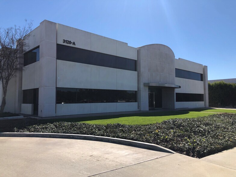 3120 Pullman St, Costa Mesa, CA à louer - Photo de l’immeuble – Image 1 sur 6