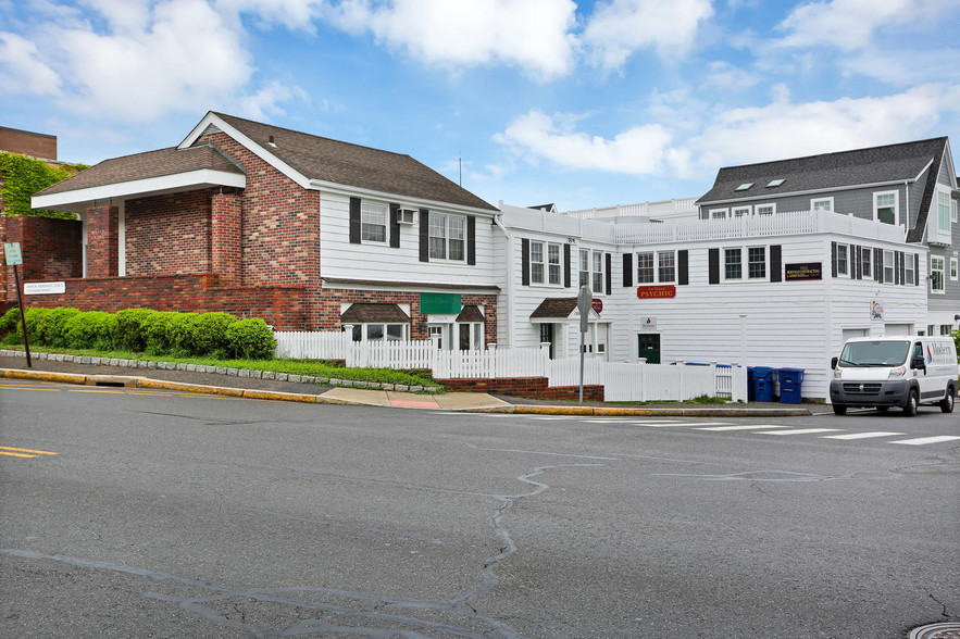 179 Cherry St, New Canaan, CT à vendre - Photo de l’immeuble – Image 3 sur 13