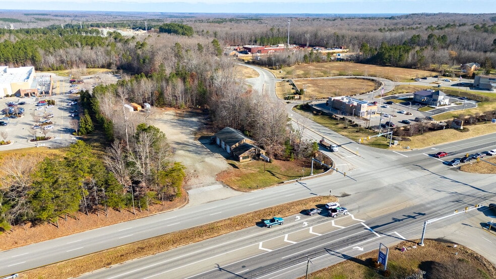 1922 Anderson Hwy, Powhatan, VA à vendre - Photo de l’immeuble – Image 3 sur 12