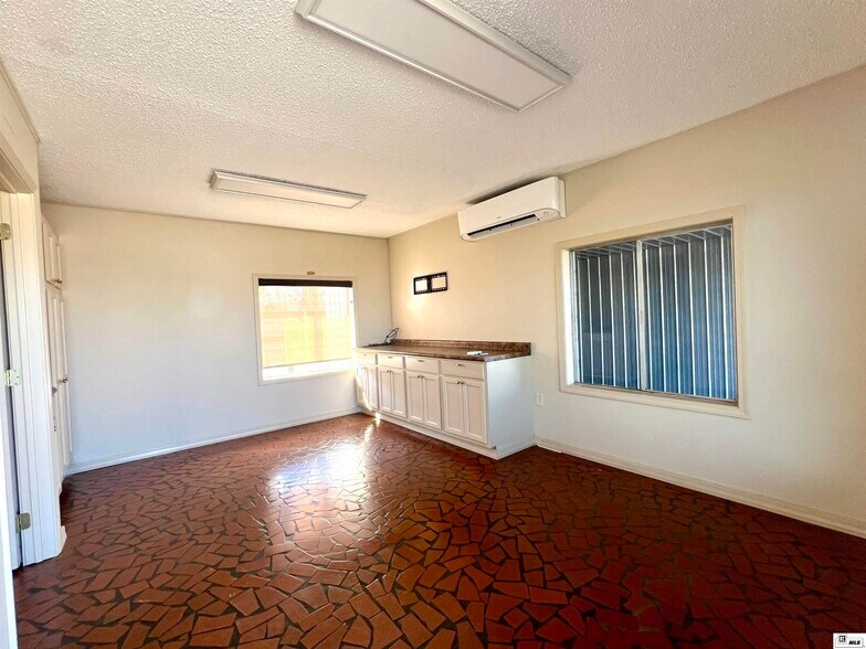 311 N 3rd St, Monroe, LA à louer - Photo intérieure – Image 3 sur 24