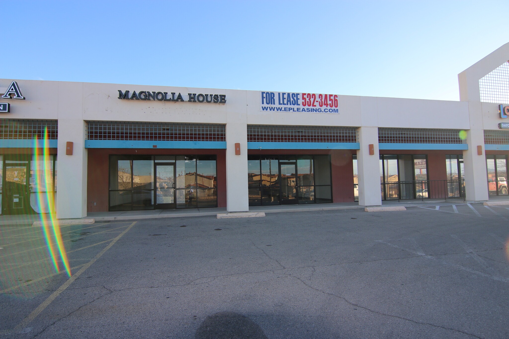 1475 George Dieter Dr, El Paso, TX à louer Photo de l’immeuble– Image 1 sur 5