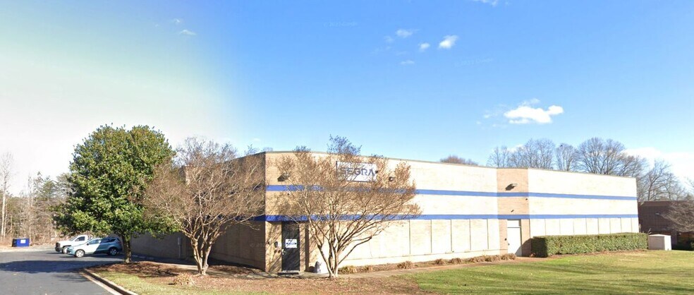 1612 Cross Beam Dr, Charlotte, NC à louer - Photo principale – Image 1 sur 15