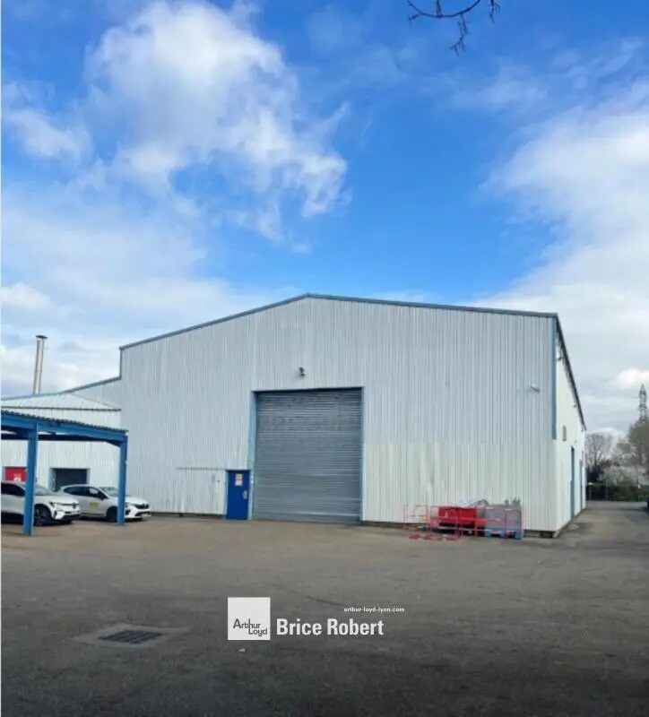 Local d’activités dans Vaulx-en-Velin à louer Photo de l’immeuble– Image 1 sur 10